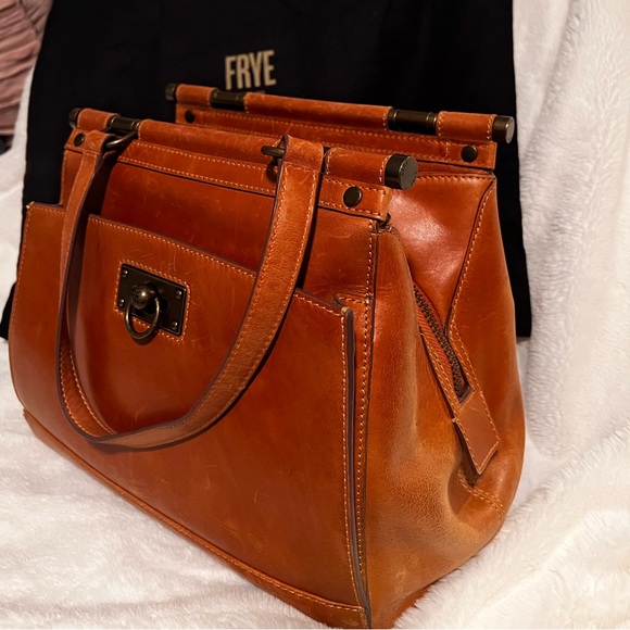 ⭐️ Make Me An Offer ⭐️ Frye Farrah Leather Handbag - Picture 2 of 10